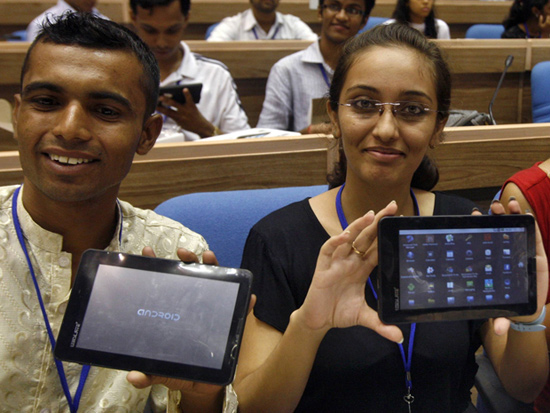 Índia mostra o “tablet mais barato do mundo”