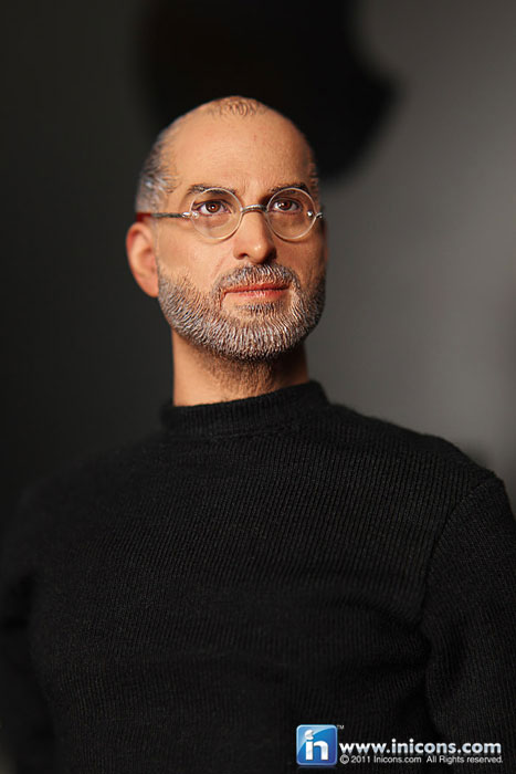 Steve Jobs revive em action figure realista