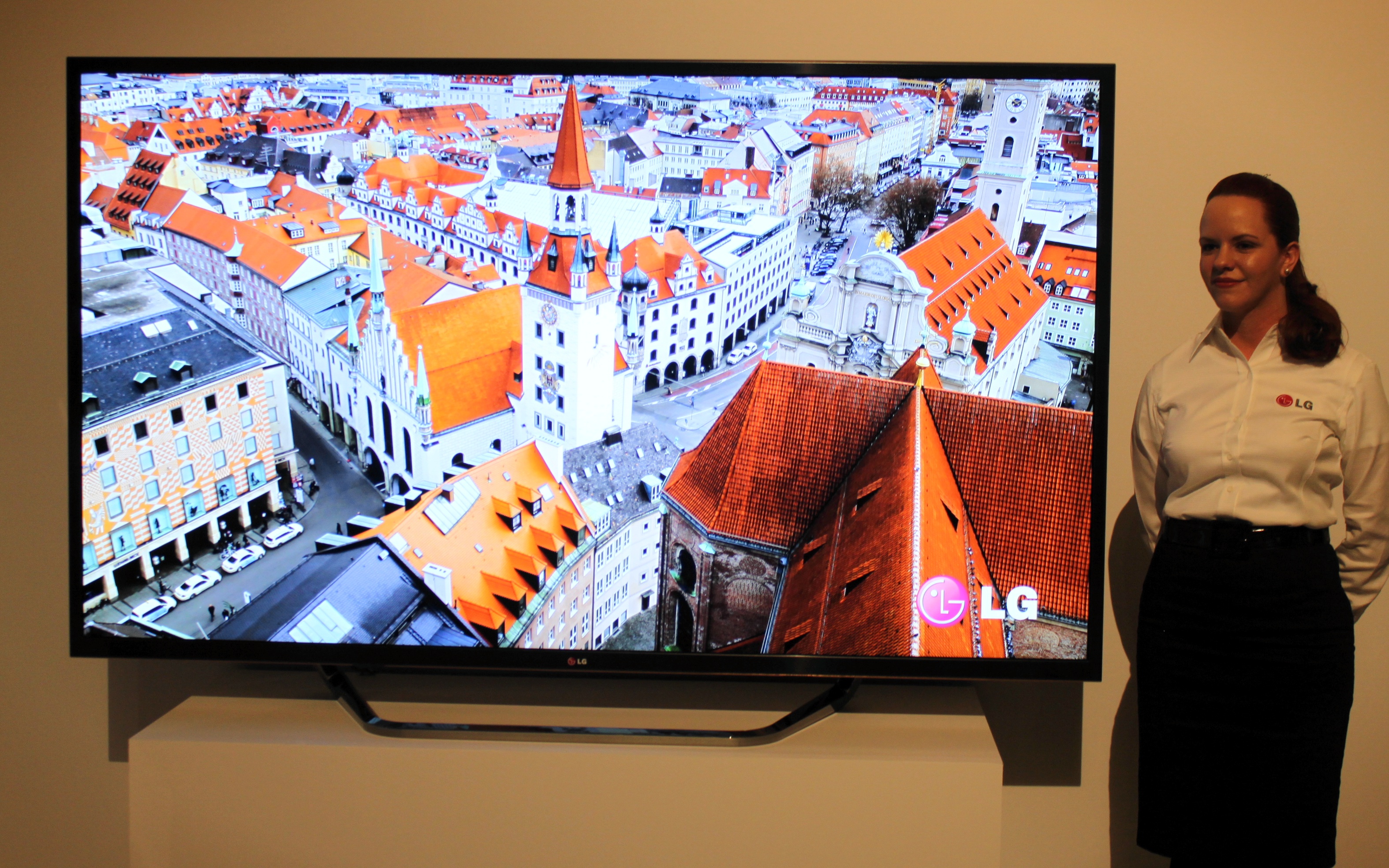LG bate na tecla da vida “smart” e mostra TV OLED de 84 polegadas