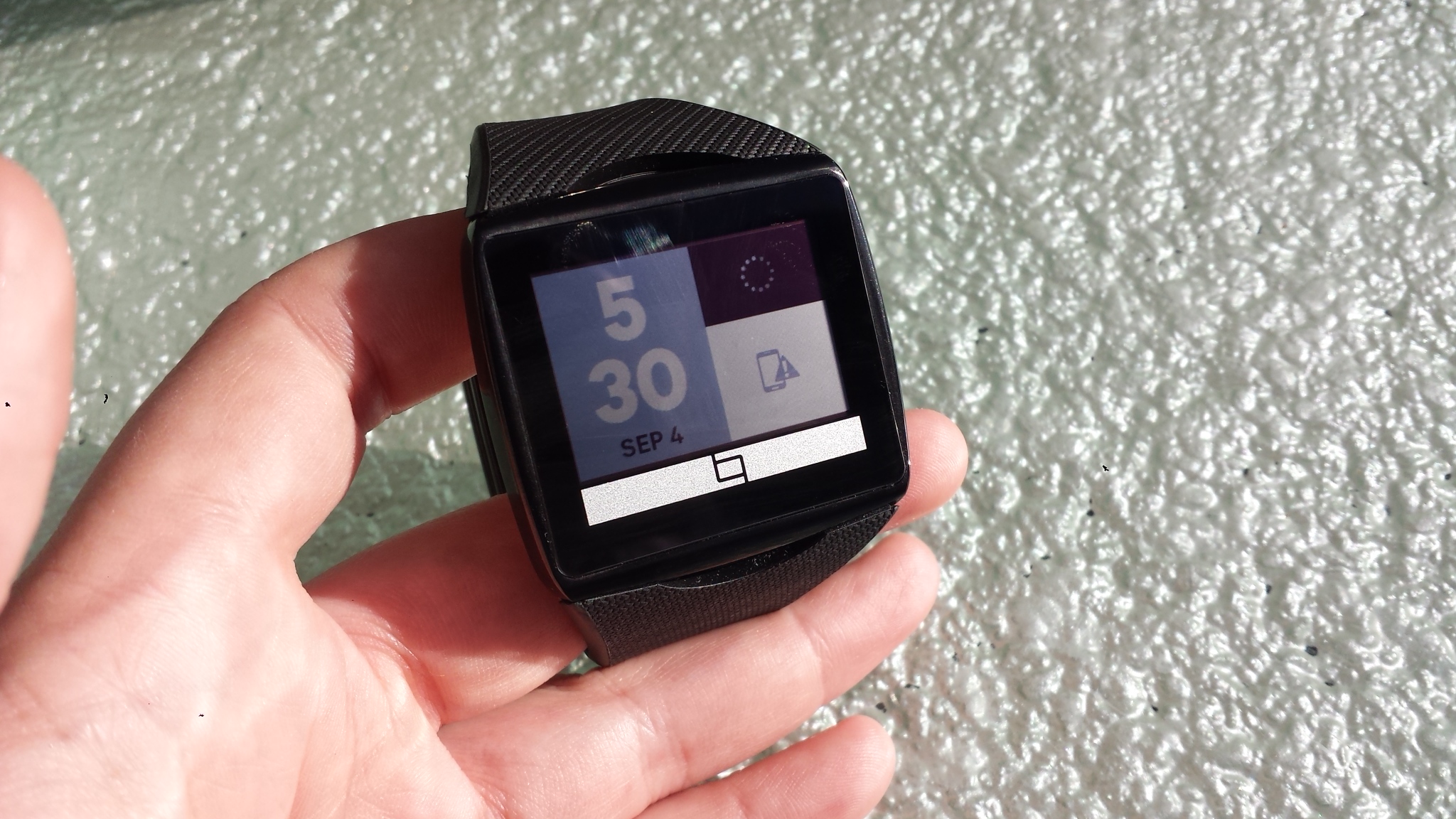 Toq, o smartwatch da Qualcomm que não tem botão de desligar