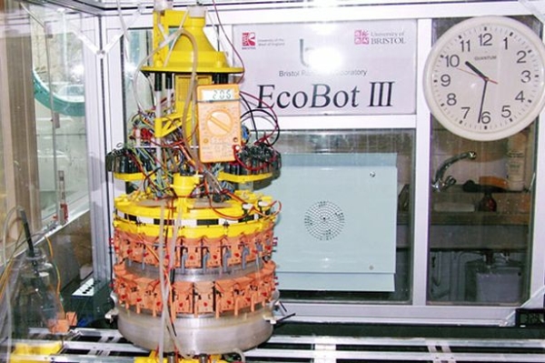 Este é o EcoBot III, o robô onde está sendo testado o combustível oriundo dos humanos