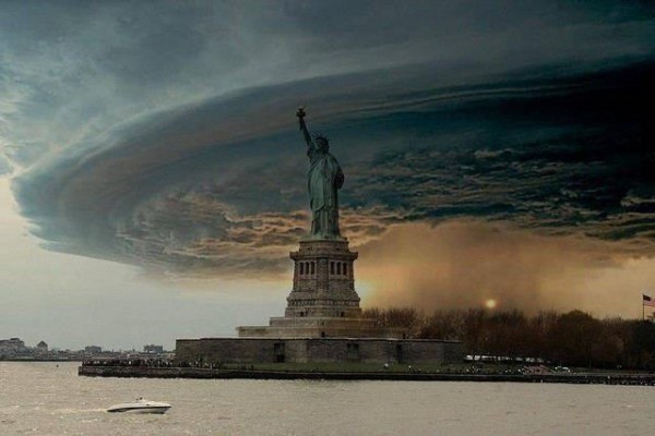 Furacão Sandy chegando em Nova York: fake, mas muita gente acreditou