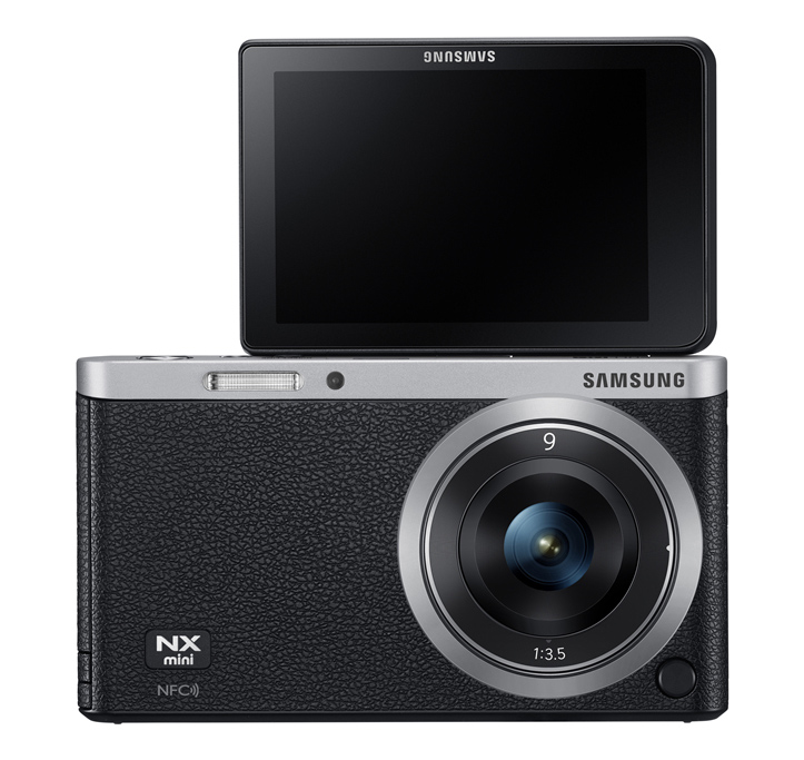 Samsung anuncia NX mini, uma câmera com lentes intercambiáveis para fazer selfies