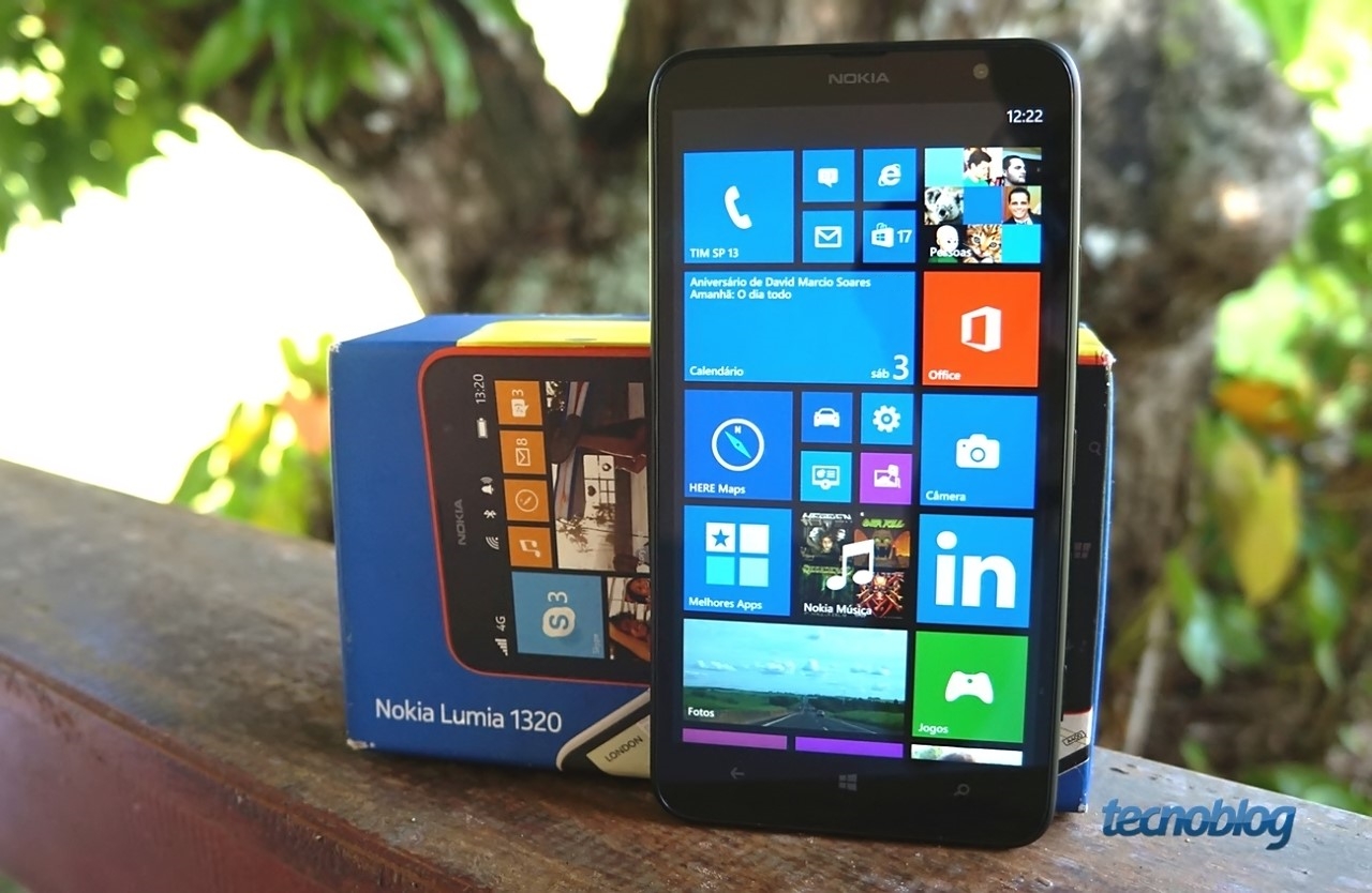 Nokia Lumia 1320, uma tela gigante em um smartphone intermediário