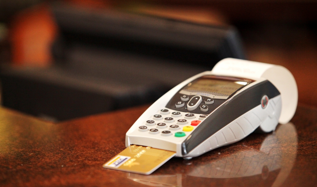 Senado aprova projeto que permite cobrança a mais em pagamentos com cartão de crédito