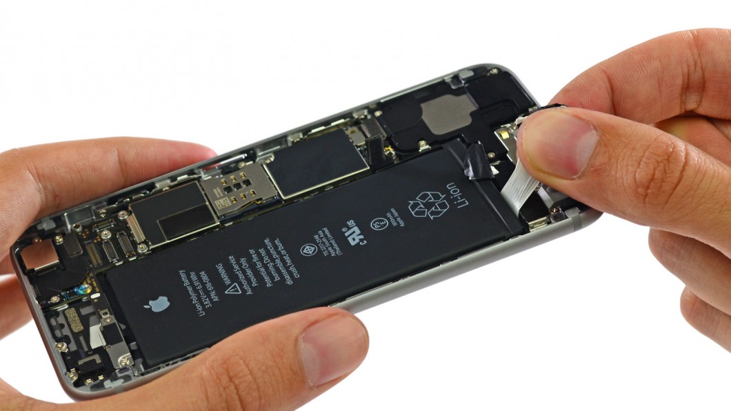 iPhones com baterias de terceiros agora poderão ser consertados pela Apple