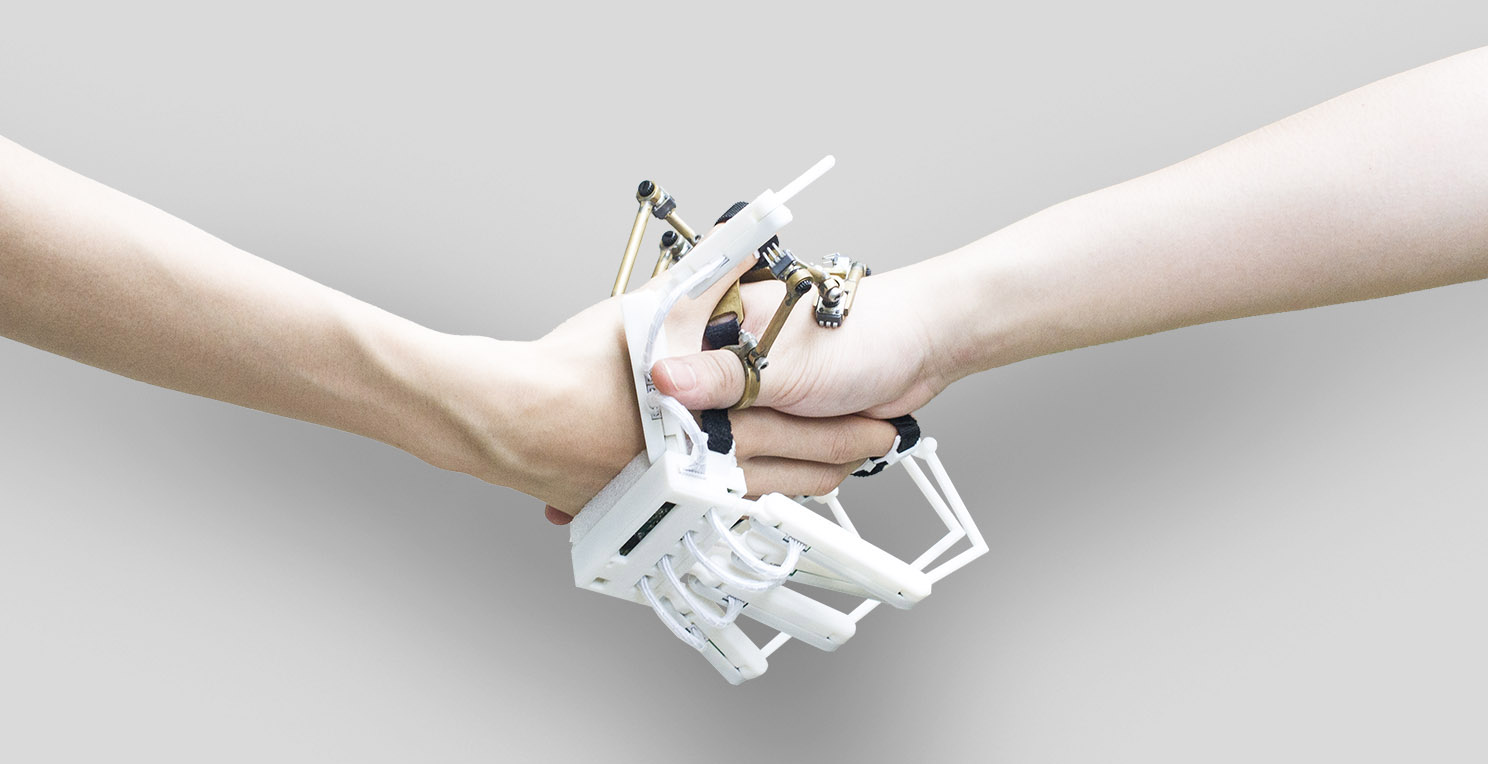 Luva robótica quer ajudar a “tocar” a realidade virtual