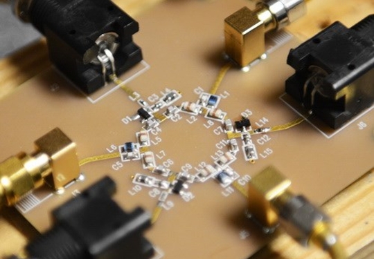 Um circuito simples capaz de dobrar a largura de banda de dispositivos móveis