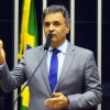 Justiça manda Twitter revelar dados de pelo menos 20 usuários a Aécio Neves
