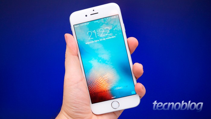 Apple reduz preços de iPhones no Brasil