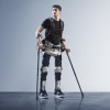 Um rapaz paraplégico voltou a andar graças a este exoesqueleto