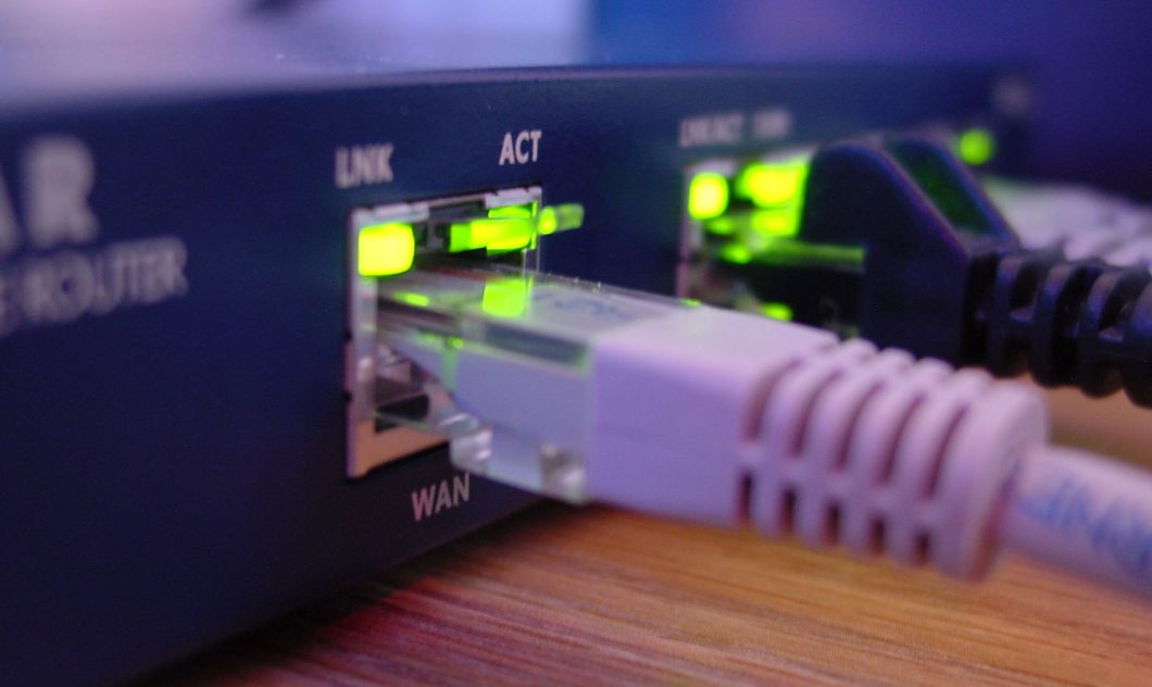 Cabo Ethernet de internet (Imagem: mike gieson / FreeImages)