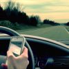 Digitar no celular ao dirigir é mais perigoso do que se pensa