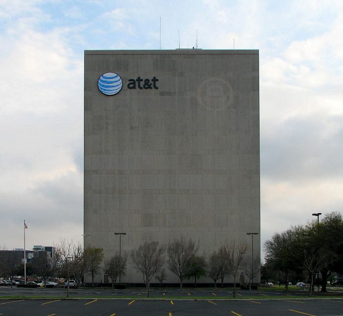 AT&T anuncia compra da Time Warner (e o que os brasileiros têm a ver com isso)