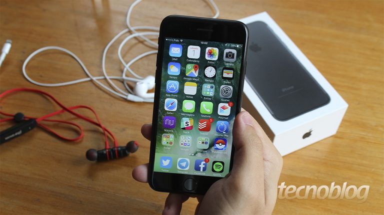 Apple confirma que reduz desempenho de iPhones com baterias mais velhas