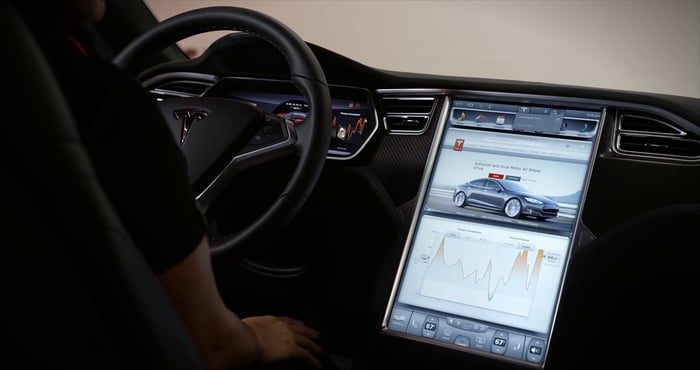Tesla abre parte do código-fonte do Autopilot e sistema de entretenimento