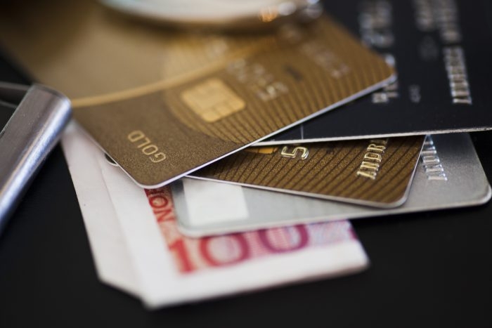 Governo volta a cobrar IOF em transações de crédito nesta sexta-feira (27)