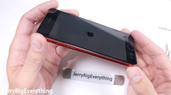 iPhone 7 vermelho é modificado para ficar com a frente preta