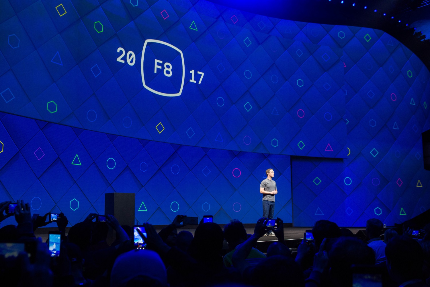 Facebook anuncia novidades para Messenger, realidade aumentada, senhas e mais