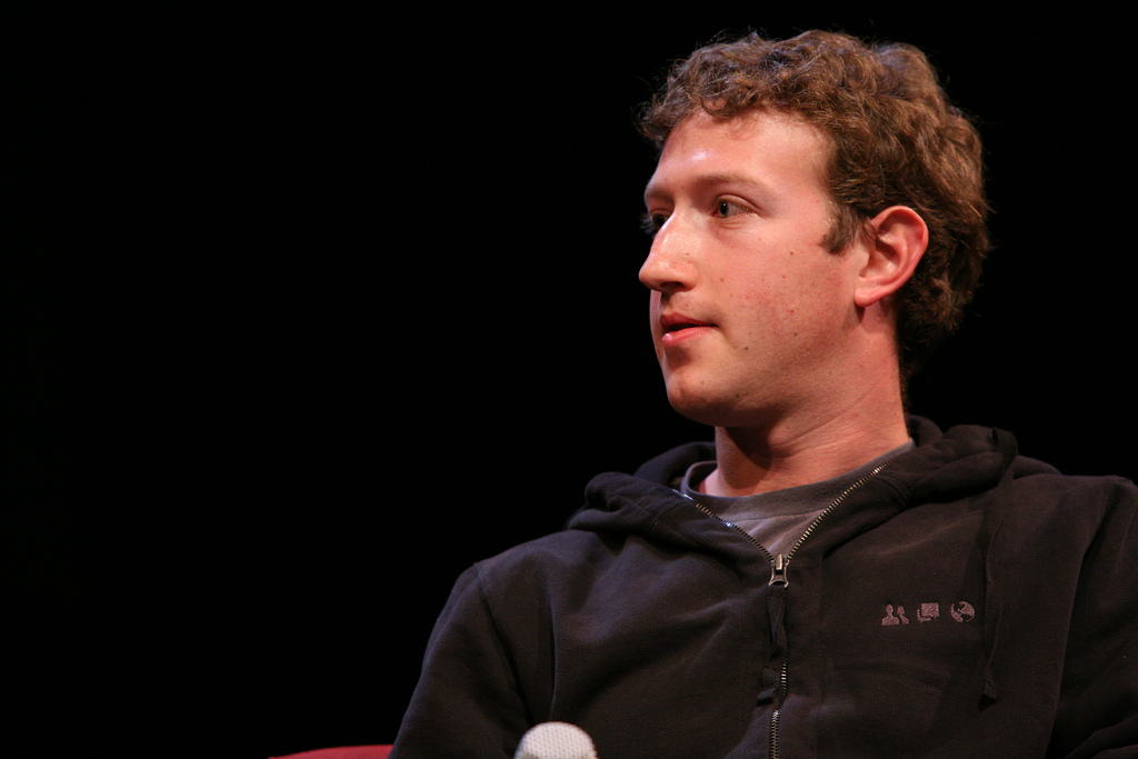 Facebook é acusado de analisar sentimentos de adolescentes para direcionar anúncios