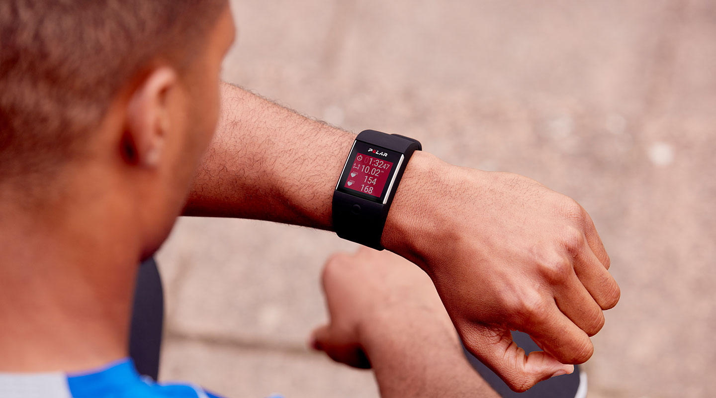 Primeiro smartwatch com Android Wear e pronto para natação custa R$ 1.599