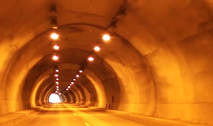 Sensor de câmera da Sony para carros não é ofuscado pela luz no fim do túnel