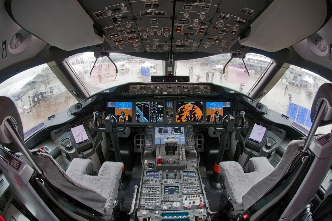 Boeing - cockpit (Créditos: Wikipedia)