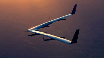 Gigantesco drone do Facebook faz voo de teste com sucesso