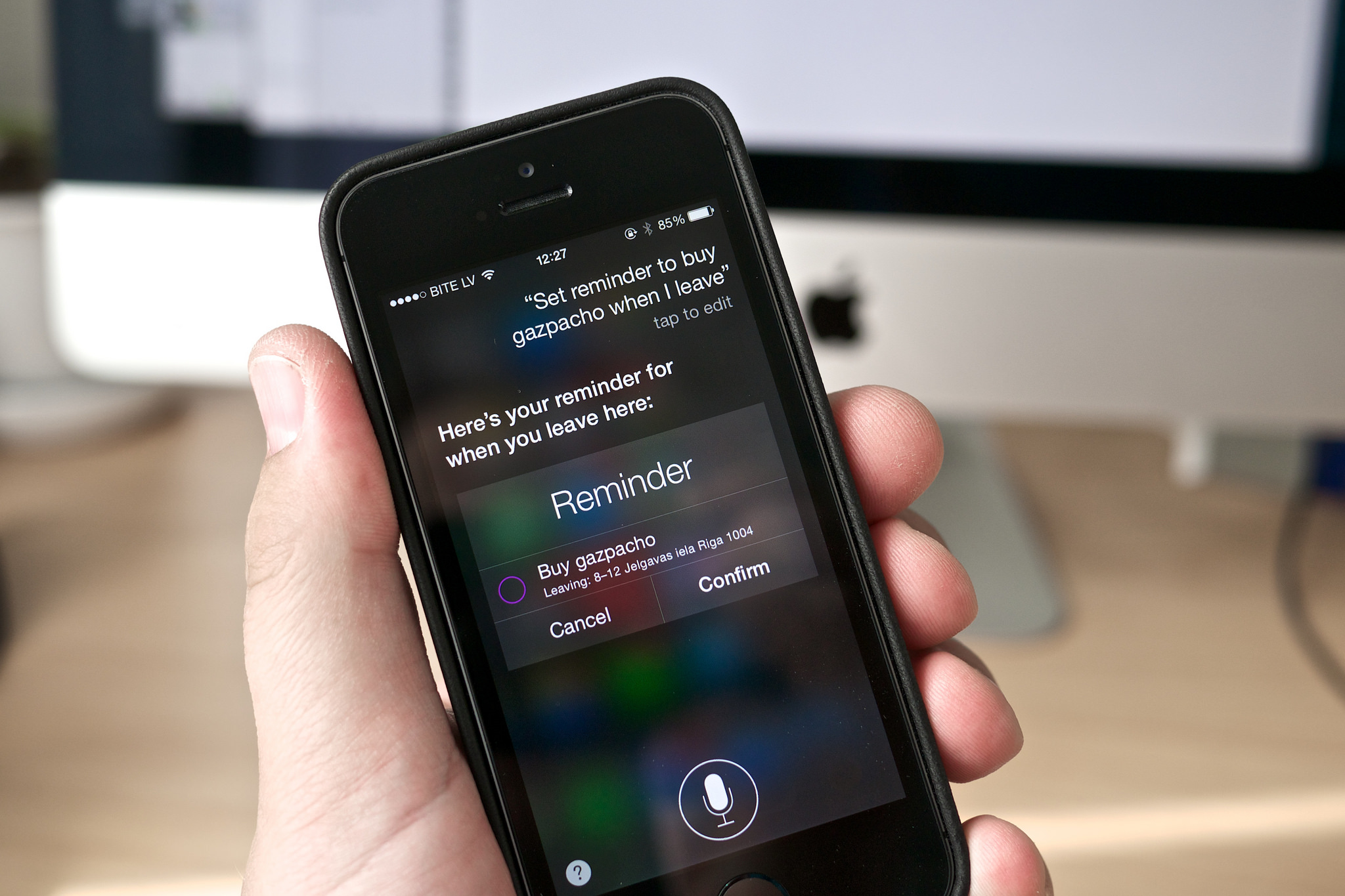 Apple diz que iPhone não escuta suas conversas