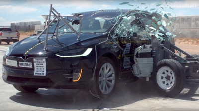 Tesla Model X recebe pontuação máxima em testes de colisão; veja os vídeos