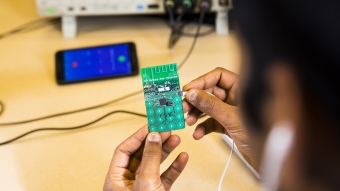 Pesquisadores criam protótipo de celular que funciona sem bateria
