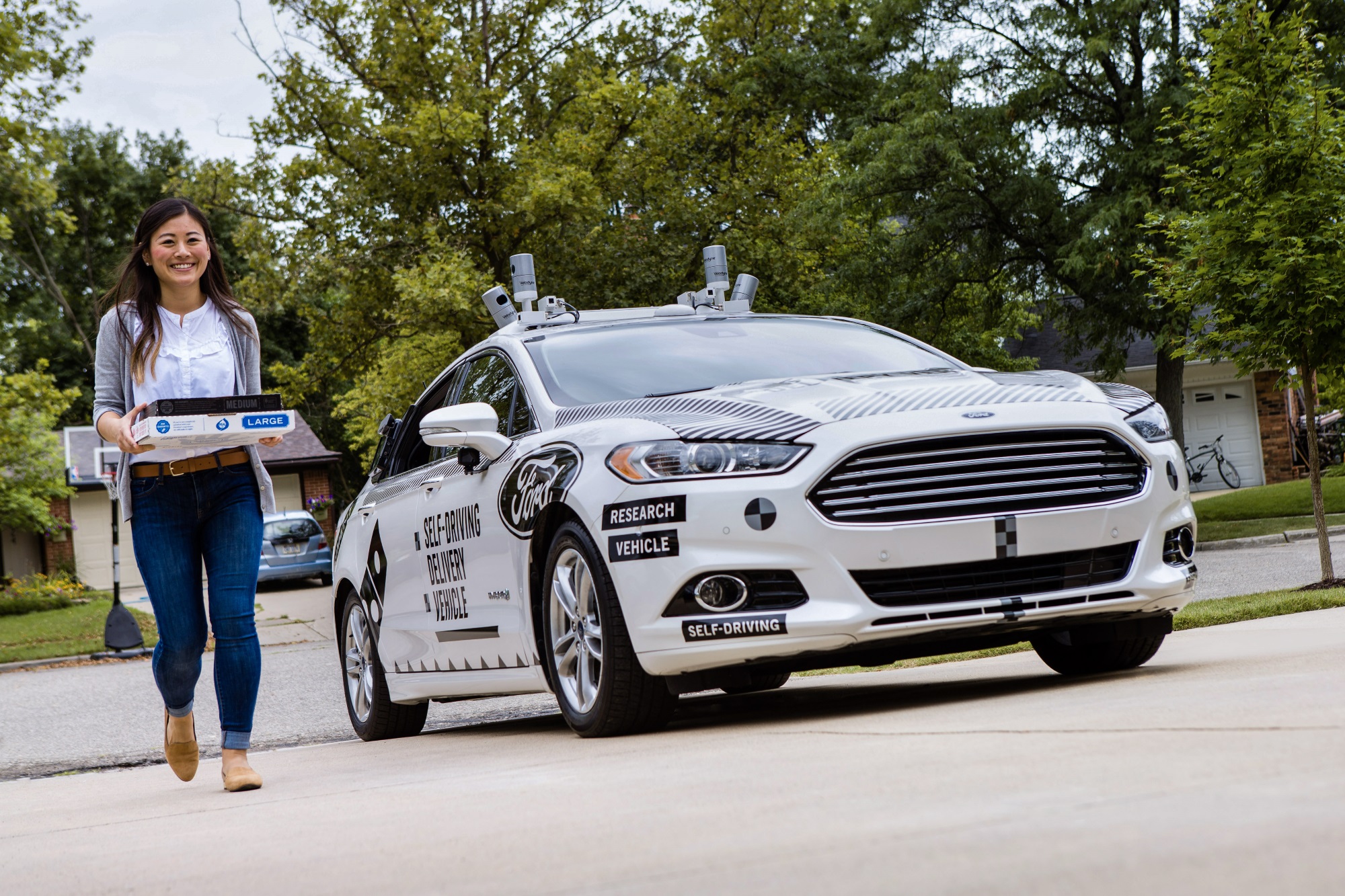 Ford e Domino’s experimentam delivery de pizza usando carros autônomos