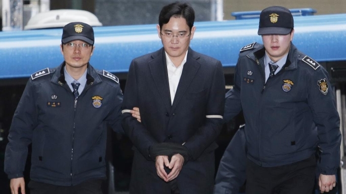 Líder da Samsung é condenado a cinco anos de prisão por corrupção