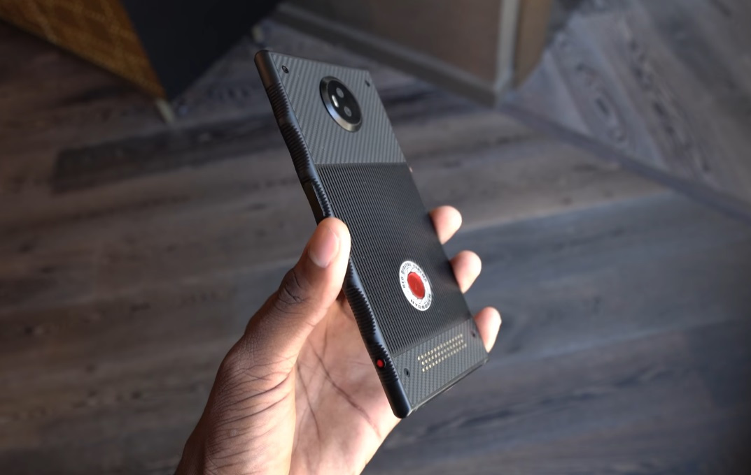 RED adia lançamento do smartphone Hydrogen One com tela holográfica