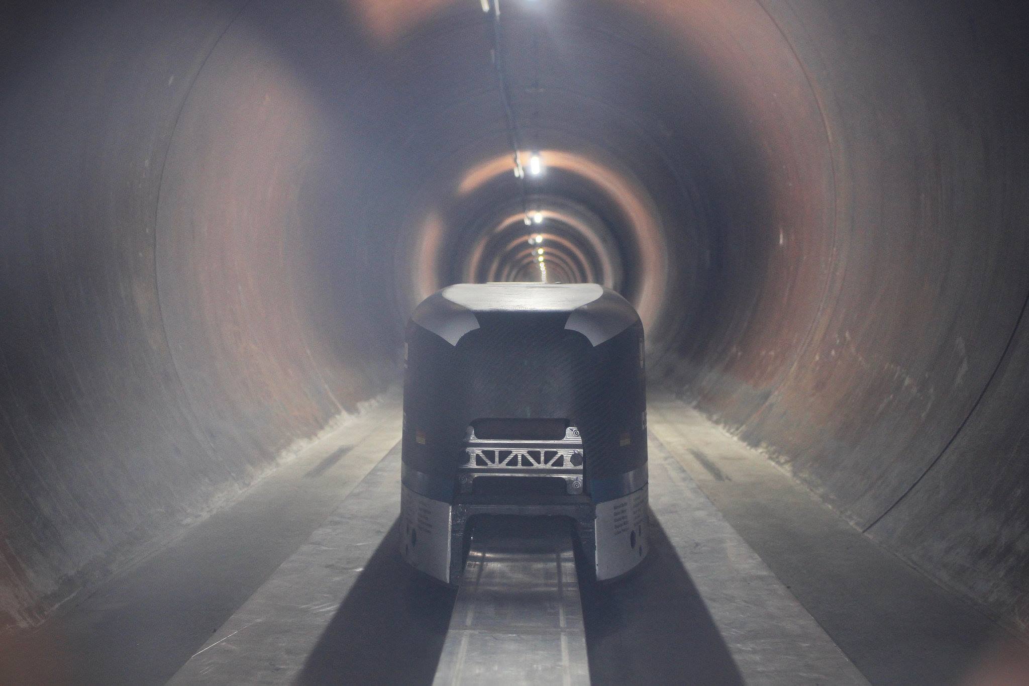 Vencedor de competição de Hyperloop quebra recorde e chega a 324 km/h