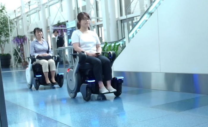Panasonic apresenta cadeira de rodas autônoma para uso em aeroportos