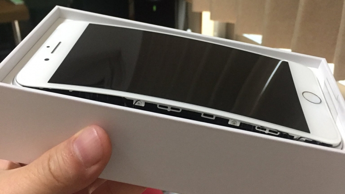 Apple está investigando baterias que estufam no iPhone 8 Plus