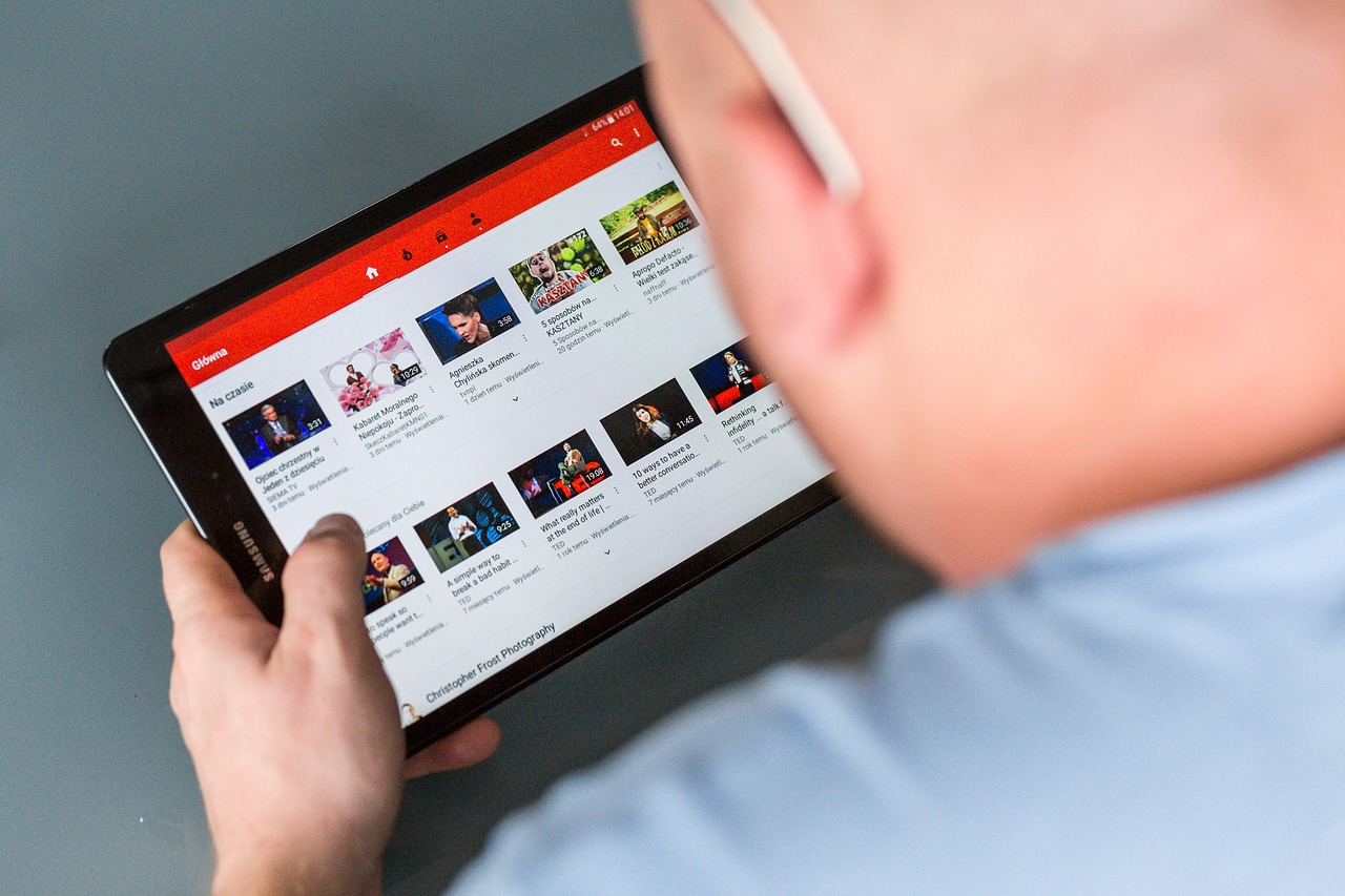 YouTube testa miniaturas automáticas para vídeos e irrita donos de canais