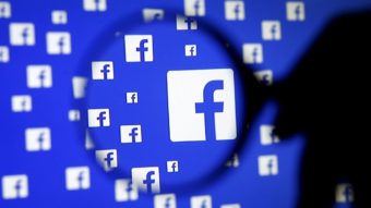 Novo feed de notícias do Facebook promoveu notícia falsa durante testes
