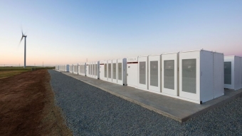 Tesla finaliza construção da maior bateria do mundo