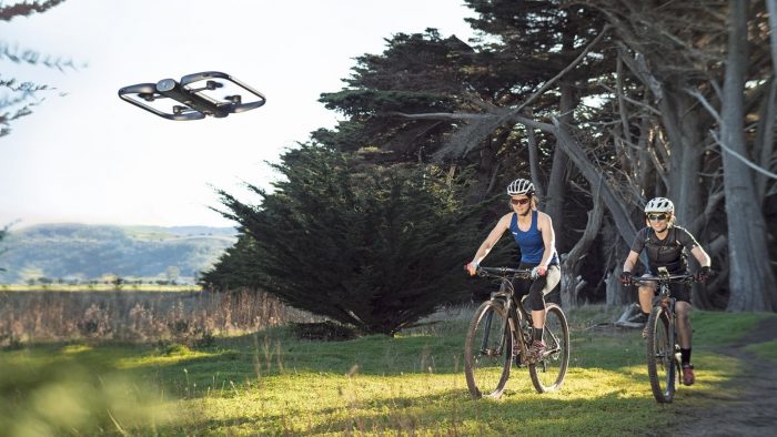 Skydio R1 é um drone com recursos de veículo autônomo