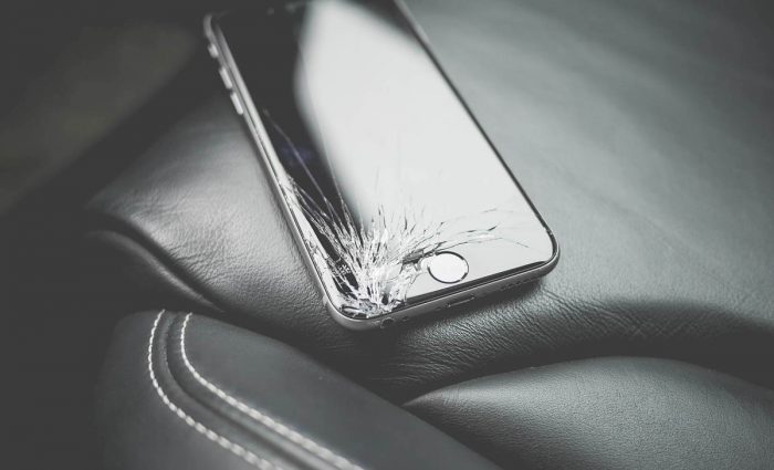 iPhone quebrado (Imagem: PxHere)