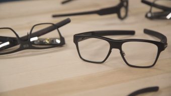 Intel prepara óculos inteligentes que projetam informações na sua retina