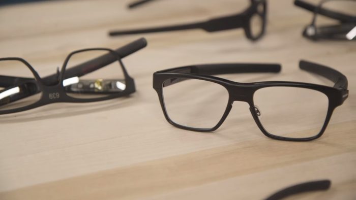 Intel prepara óculos inteligentes que projetam informações na sua retina