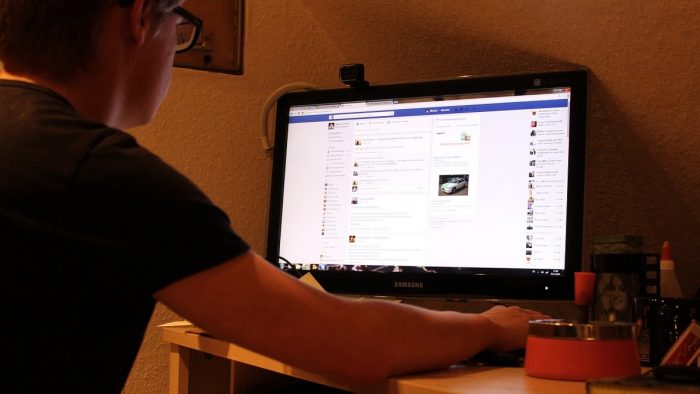 Facebook instrui moderadores a não apagar certos posts com abuso infantil e violência