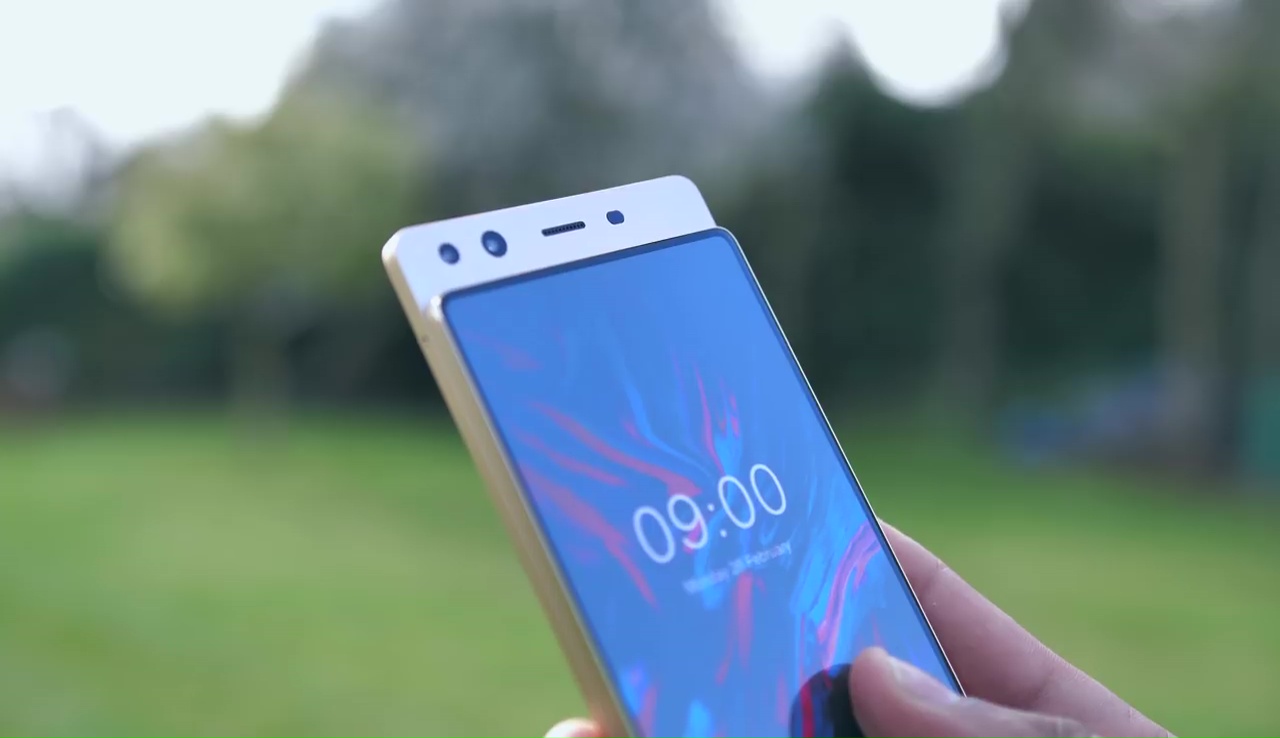 A Doogee fez um smartphone com tela deslizante para evitar o “notch”