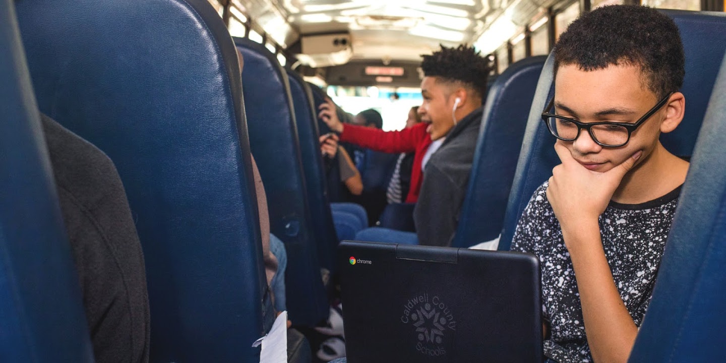 Google coloca Wi-Fi gratuito e Chromebooks em 70 ônibus escolares dos EUA