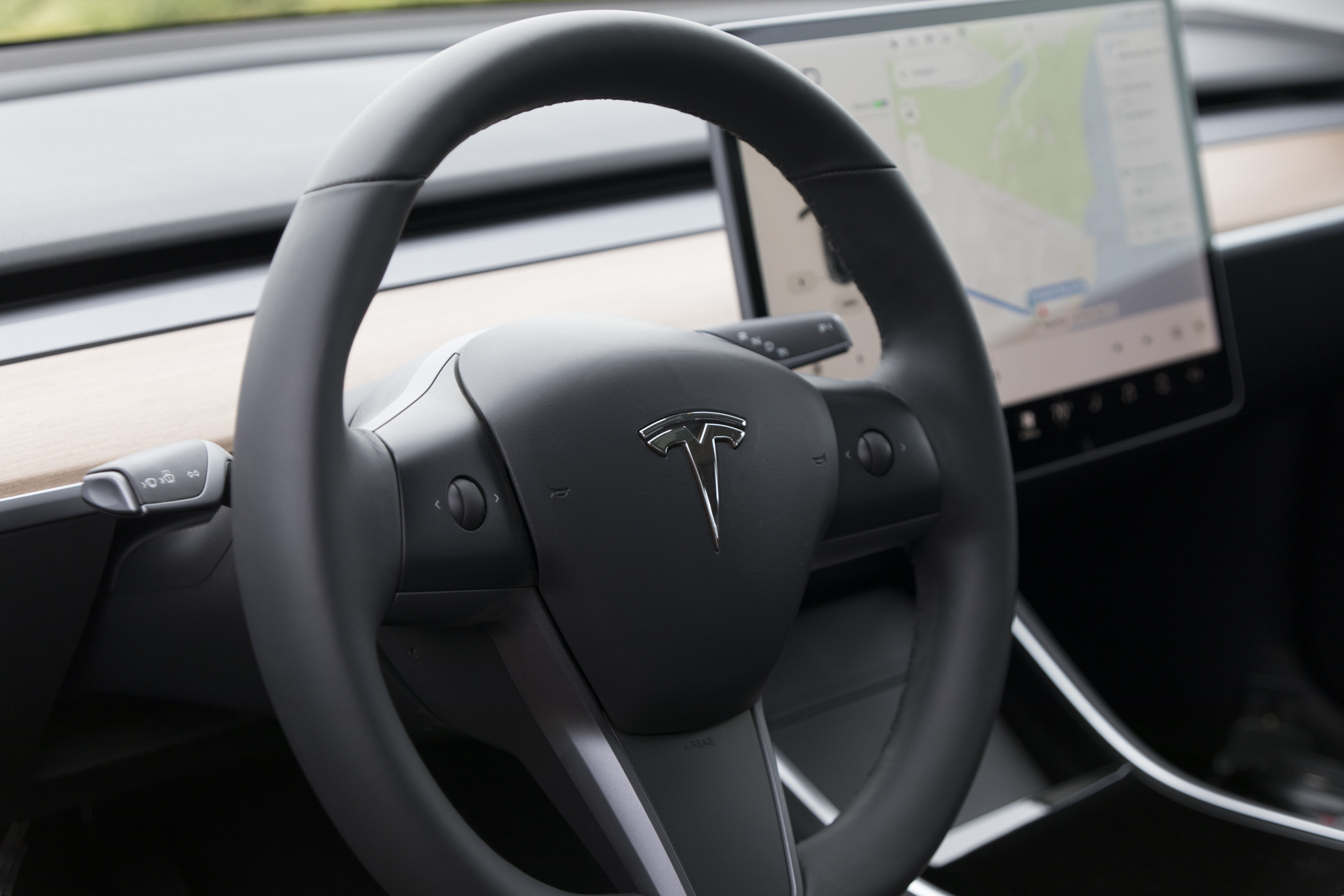 Elon Musk promete carros Tesla com condução autônoma e Stardew Valley