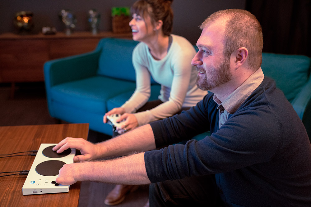 Microsoft lança controle de Xbox One projetado para pessoas com deficiência