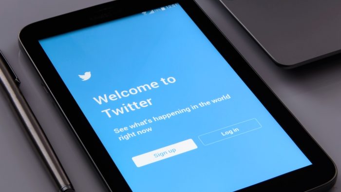 Twitter exige que novos usuários confirmem e-mail ou número de celular